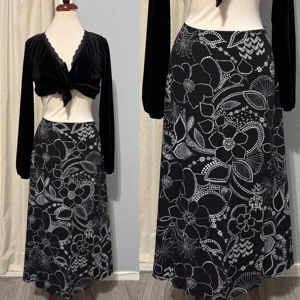 Croft & Barrow Black Floral Skirt Size 10 Batik Midi A-Line Whimsigoth Cottage‎